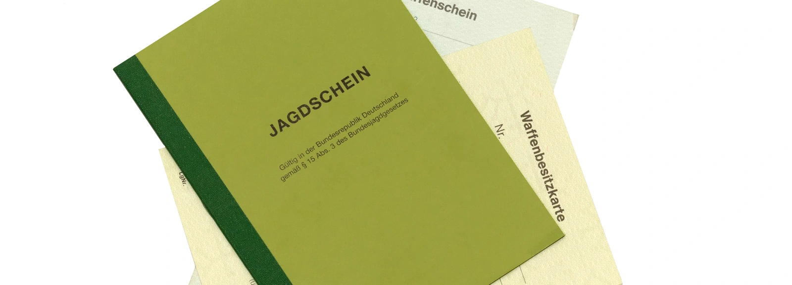 Jagdschein, Waffenschein und Waffenbesitzkarte nebeneinander