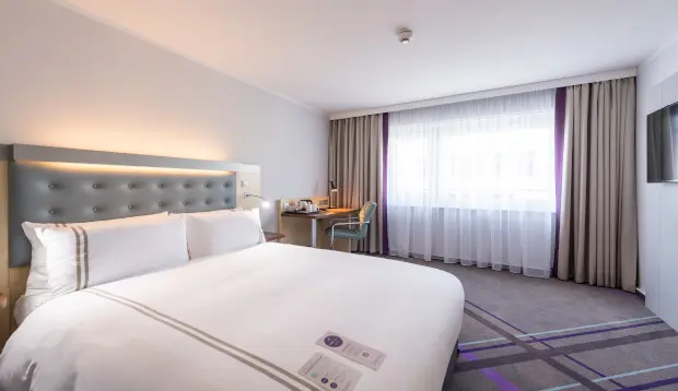 Helles Hotelzimmer im Premier Inn Stuttgart